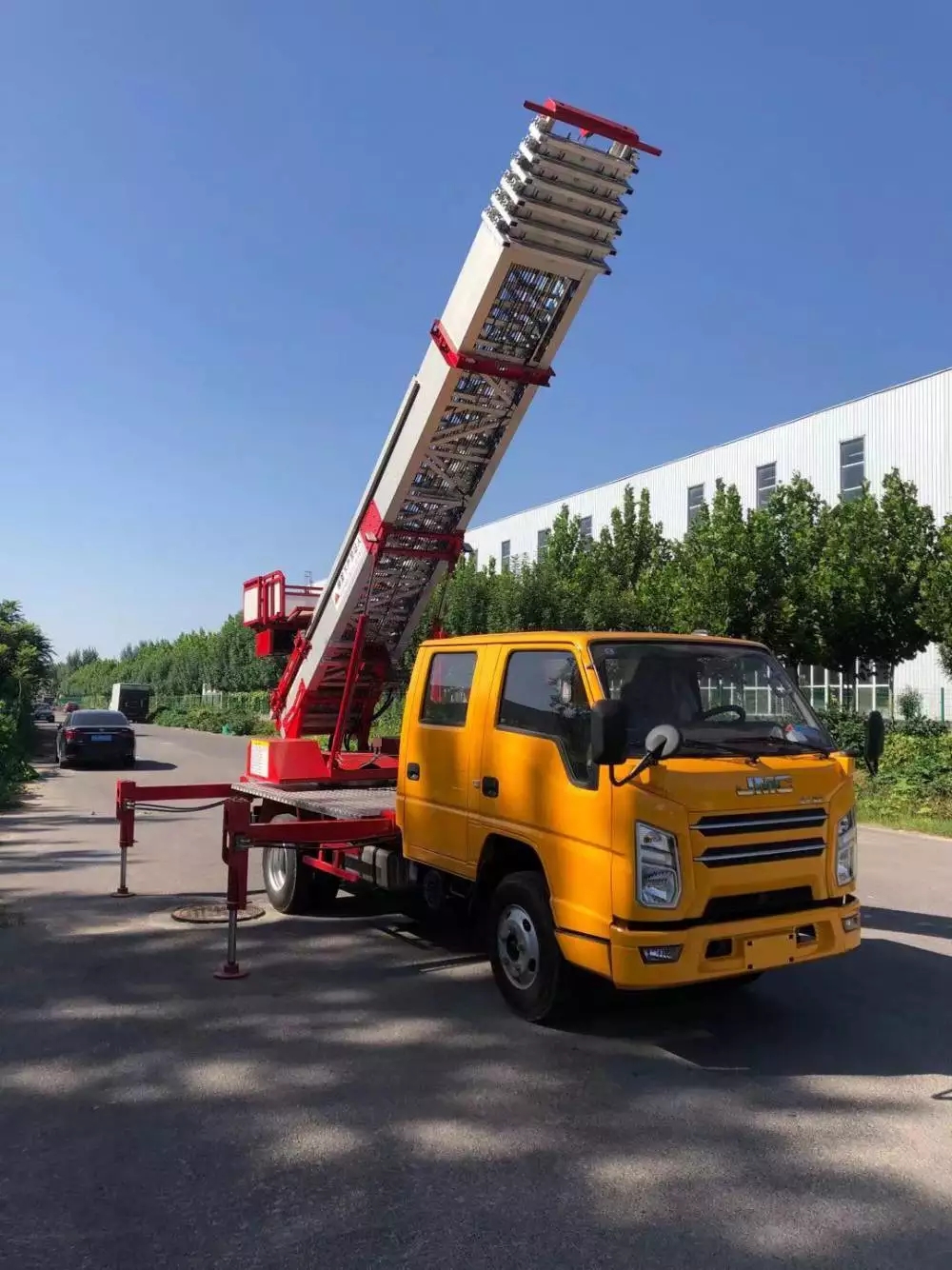 儋州附近的云梯车出租服务：轻松解决高空作业需求